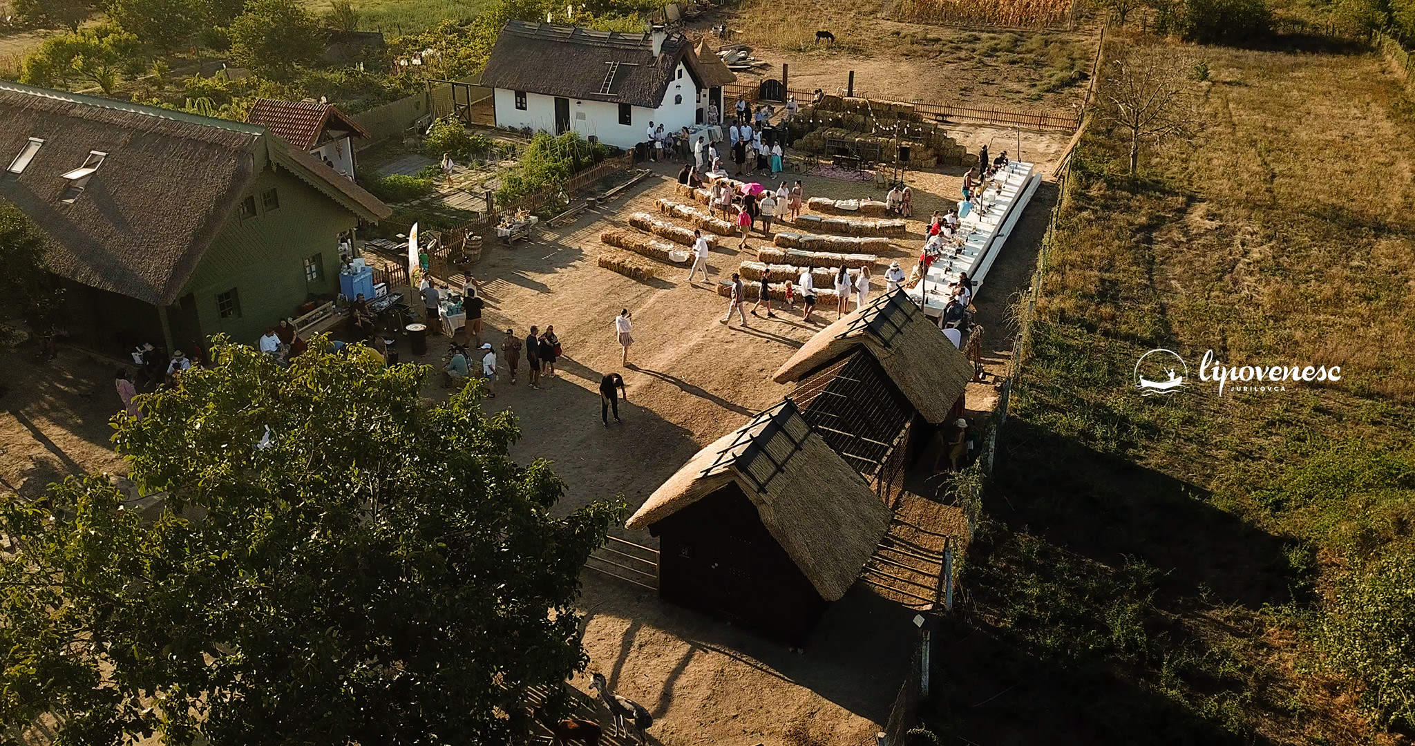 Ferma animalelor traditional Jurilovca la curte