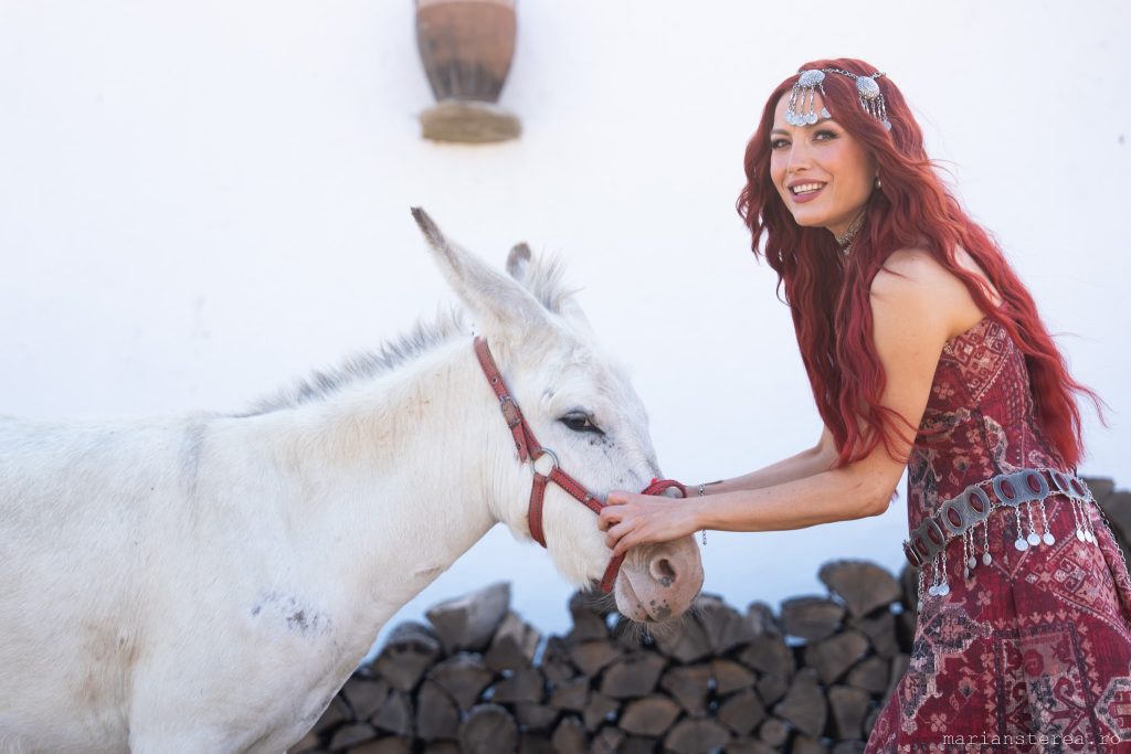 Elena Gheorghe cu magarita Dia