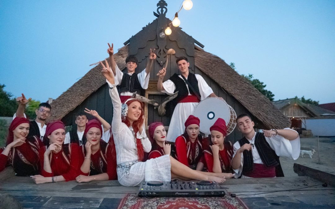 Secretul din spatele noului videoclip Elena Gheorghe la ferma Lipovenesc